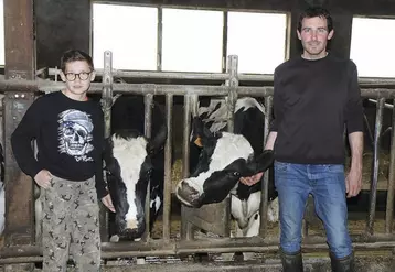 Pour sa première participation à un concours, Nicolas Rousset, du Gaec de Paladines, a décidé d'amener deux génisses Prim'Holstein aux miss laitières, le 9 avril.
