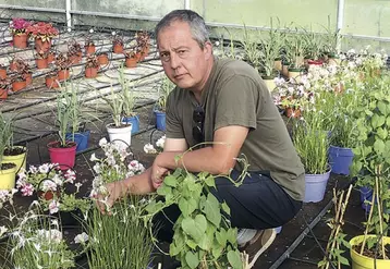 Philippe Sarran est passionné par l’horticulture depuis qu’il est adolescent, une passion née aux côtés de son grand-père en découvrant le jardin de celui-ci.