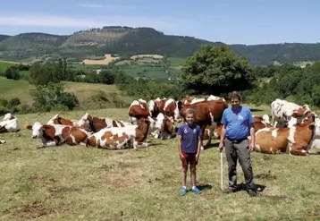 Installé depuis 1998 à Saint-Étienne-du-Valdonnez, cet éleveur bovin a vu dans les terres supplémentaires de Chapieu un moyen de conforter son exploitation laitière et de préparer une éventuelle transmission dans quelques années.