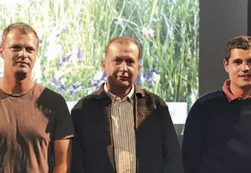 Le premier prix a été decerné à Loïc Rossignol (à gauche), le deuxième revient à Philippe Champredonde (au centre) et le troisième au Gaec Terres d’Aubrac, représenté par Pierre Serres (à droite).