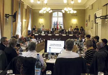 Conformément au code général des collectivités, le conseil départemental de Lozère s'est réunis vendredi dernier pour débattre sur les orientations budgétaires. Le budget primitif 2019 sera quant à lui voté dans les prochaines semaines.