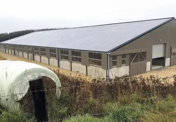 1 600 m² de panneaux solaires recouvrent le nouveau bâtiment du Gaec.