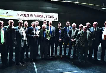 Comme chaque année, à l’issue de l’assemblée générale, la fédération des chasseurs remet ses traditionnelles médailles. Les récipiendaire 2016 : Étienne Lauriol, Aimé Chalvidan, Antonin Saint-Léger, André Cuminal, Alain Rieutort et Daniel Bousquet