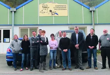 Les représentants d’Unicor et de la coopérative Sud Lozère, officialisant leur partenariat avec la fromagerie de Moissac visitent l’entreprise.