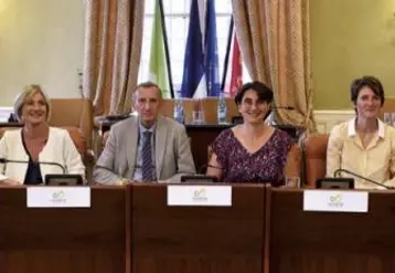 À la suite des élections départementales et régionales des 20 et 27 juin derniers, les nouveaux conseils départementaux et régionaux ont été installés, respectivement les 1er juillet à Mende et 2 juillet à Montpellier.