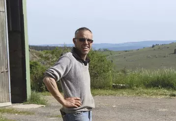 Jean-Luc Boulet est éleveur de brebis depuis 1994. Une tradition familiale qui remonte au grand-père, sur le causse de Sauveterre.