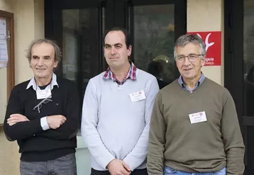 Ruben André, président de la coopérative au centre, accompagné de Bernard Étienne et Jean Flayol, anciens présidents.