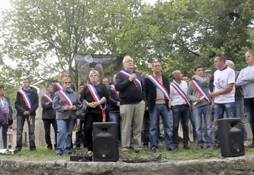 Les élus lors de la batte de Prévenchères.