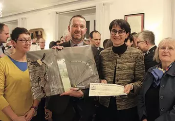 Avant son départ, François Bourneau s’est vu remettre un diplôme d’ambassadeur honorifique des causses et Cévennes.