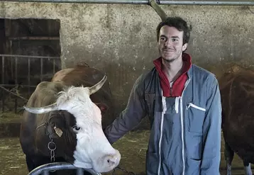 Gaëtan Bertuit est installé en bovins lait, à Auzenc, sur la commune de Paulhac-en-Margeride, depuis janvier 2016.