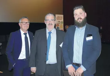 Au centre, François Cholat, président du SNIA, entre Pascal Pringault délégué régional SNIA et Anthony Quintard président des JA Aveyron.