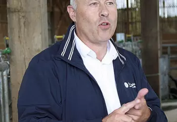 Agriculteur dans l'Allier, Emmanuel Ferrand est conseiller régional d'Auvergne-Rhône-Alpes.