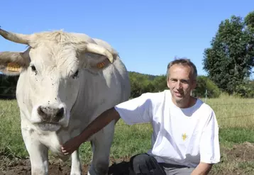 Vincent Granier préside l'association Fleur d'Aubrac. Il produit une dizaine de génisse par an.