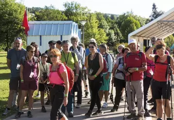 Mardi 23 août, une centaine de randonneurs s'est élancée depuis le parc Wunsiedel à l'assaut des sentiers menant à Chanteruéjols, pour une marche gourmande organisée par Interbev et la section ovine et bovine de la FDSEA.
