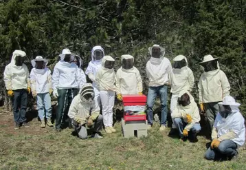 L’entreprise de cars Troucelier a parrainé une ruche du rucher école du GDSA 48.