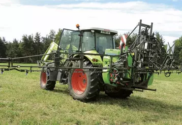 Comme chaque année, la FDCuma organise des journées de contrôles de pulvérisateurs, sous-traités à Olivier Souzy de la société Serv’Agri Arverne (S2A).