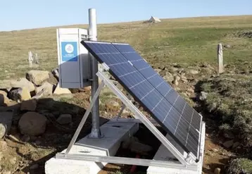 L’alimentation de points d’abreuvement d’eau grâce à une pompe solaire constitue une réelle alternative quand le gravitaire est impossible.
