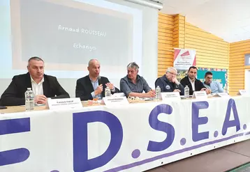 De gauche à droite : Yannick Fialip, Arnaud Rousseau, Claude Font, Philippe Chatain, David Chauve et Julien Duplomb.