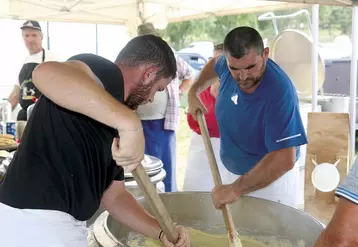 L'aligot, ingrédient essentiel du menu 100 % local proposé aux visiteurs