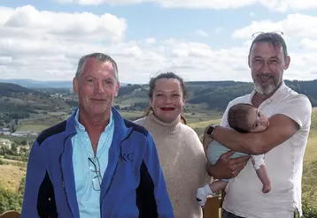 Gilles Richard, le chef du restaurant, Manon Richard, Raynald Leroux et leur fils Aslan.