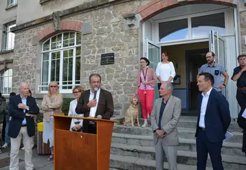 discours d'Olivier Tourand à un pupitre