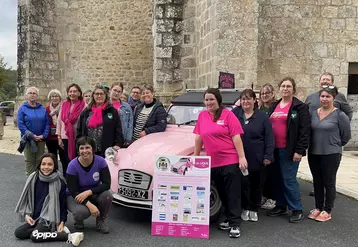 Photo de groupe de la commission des Agricultrices de la FDSEA de la Creuse lors de la Marche rose 2024.