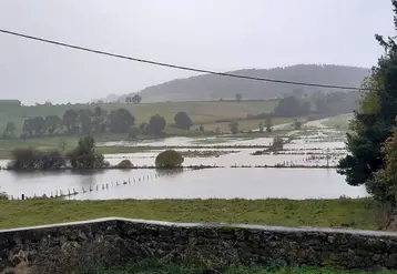 Inondations sur les cultures et prairies.