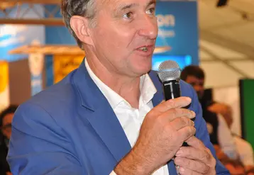 Michel Joux agriculteur dans l'Ain préside la FRSEA Auvergne-Rhône-Alpes.