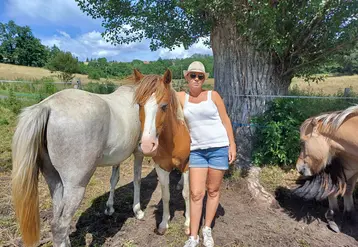 Françoise Gentes avec ses chevaux.