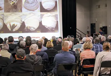 Une centaine de personnes se sont réunies à Chanac pour écouter la conférence