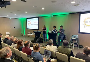 Vue sur les intervenants de Solaal Auvergne-Rhône-Alpes, qui était réunie dernièrement en assemblée générale à Saint-Priest-en-Jarez (Loire) dans une salle.