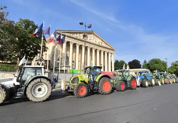 tracteurs devant l'assemblée nationale