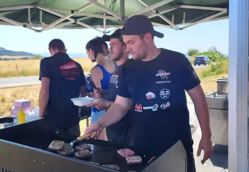 Les Jeunes agriculetusr du CCJA de Loudes pour leur Paiuse Fermière à Coubladour le 5 juillet.