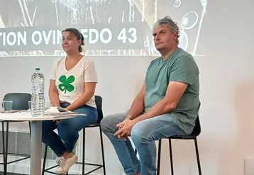Véronique Roux et Claude Font à la tribune.
