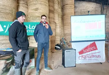 Pierre Pralong et Julien Duplomb lors du dernier "Rendez-vous en terrain JA" à Félines. 