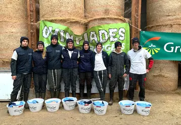 Dans le désordre, les 8 gagnants des Ovinpiades départementales qui s'affronteront prochainement et une nouvelle fois en régional : Meryl PETRA - Louis COMBROUZE - Lyse GUERIN- Léna MALPEL - Elise DABERT - Lucas TEYSSANDIER (Marmilhat) - Alexis LASSALAS (Gelles) - Alexis CASTRO (Rochefort-Montagne)  