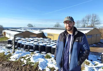 Avant l'installation de sa centrale solaire, Pierre Chassard, éleveur à Tauves, a fait appel aux conseils d'un géobiologue. 