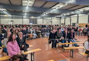 Plus de 650 invités sont venus souhaiter un bon anniversaire à la FDCUMA 43. Des tractoristes ont exposé leur matériel dans la halle.