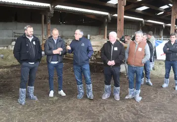 De gauche à droite : Jonathan Janichon (président de la section bovine régionale), François Garrivier (vice-président de la FDSEA de la Loire), Patrick Bénézit (président de la FNB), Jean-Luc Perrin (président de la FDSEA de la Loire et de la FRSEA Aura) et Maxime Brun (président de la section bovine 42). 