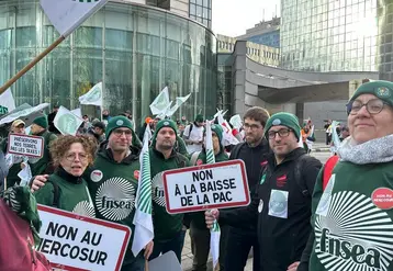 "Nous demandons des règles cohérentes, fondées sur des preuves, compatibles entre elles, et surtout capables de permettre à l’agriculture française de remplir sa mission" : la FDSEA 43. 