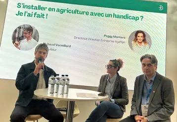 A l'occasion du salon de l'agriculture, Thibaud Vermillard (micro), vigneron malvoyant a témoigné de son parcours, ici aux côtés de Peggy Montero et Didier Moguelet.