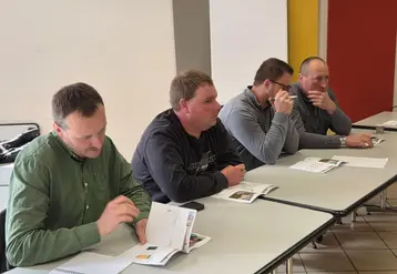 A la tribune, les présidents des différentes structures qui interviennent dans le domaine du remplacement et de l'emploi en Haute-Loire.