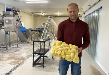 Le producteur Nicolas Vanstraceele dans son laboratoire