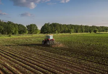 tracteur dans culture