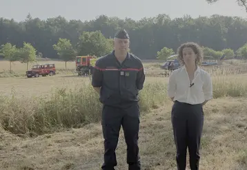 directeur du SDIS 03 et sous-préfète de l'Allier devant l'hélicoptère bombardier d’eau