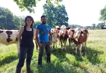 Joëlle et Jonathan, le nouveau duo du Gaec du Moulidier. 