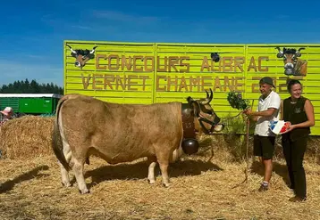 Le prix de championne femelle adulte a été décerné au Gaec Laubanie avec Narbonne. 