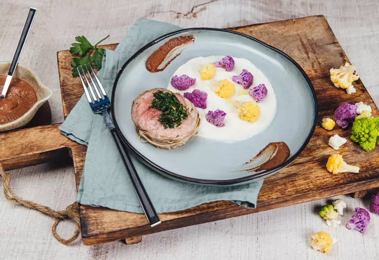 Épaule d’agneau roulée à la gremolata et chou-fleur