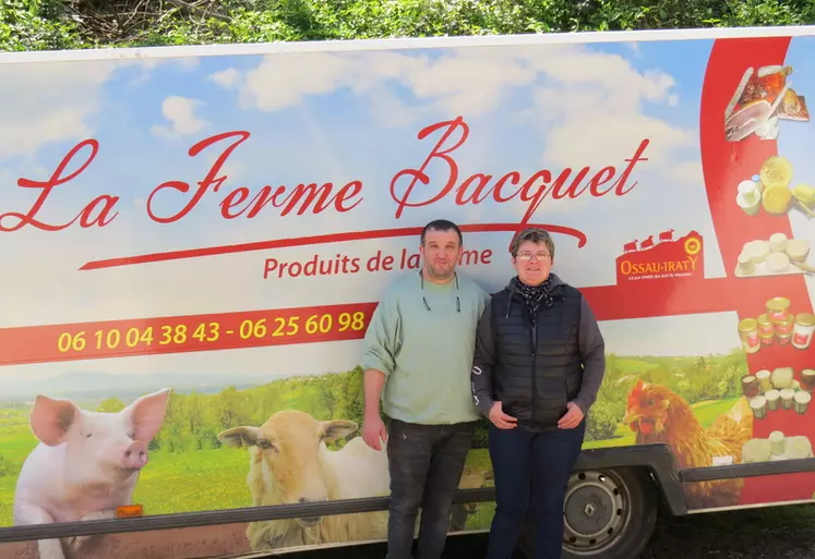 Isabelle et Jean-Louis Mougica commercialisent leur large gamme de produits fermiers uniquement en vente directe. Cela leur permet de résister à une forte concurrence sur ...