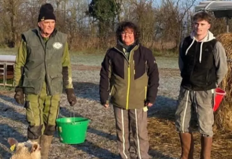 Eleveur cédant avec ses repreneurs